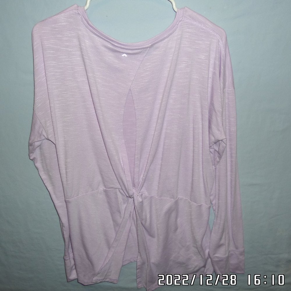 Xersion lavender womens twist open back shirt with thumb hole